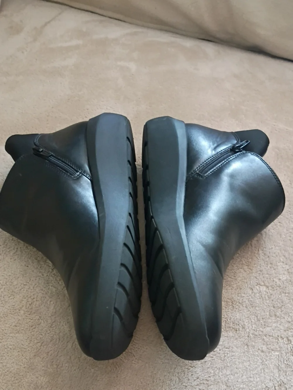 Clarks Kayleigh Mid Zip Ankle Boot - Black